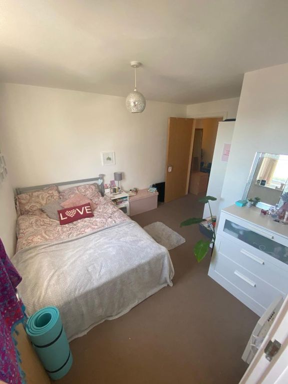 Property photo 1 of 6 Bedroom