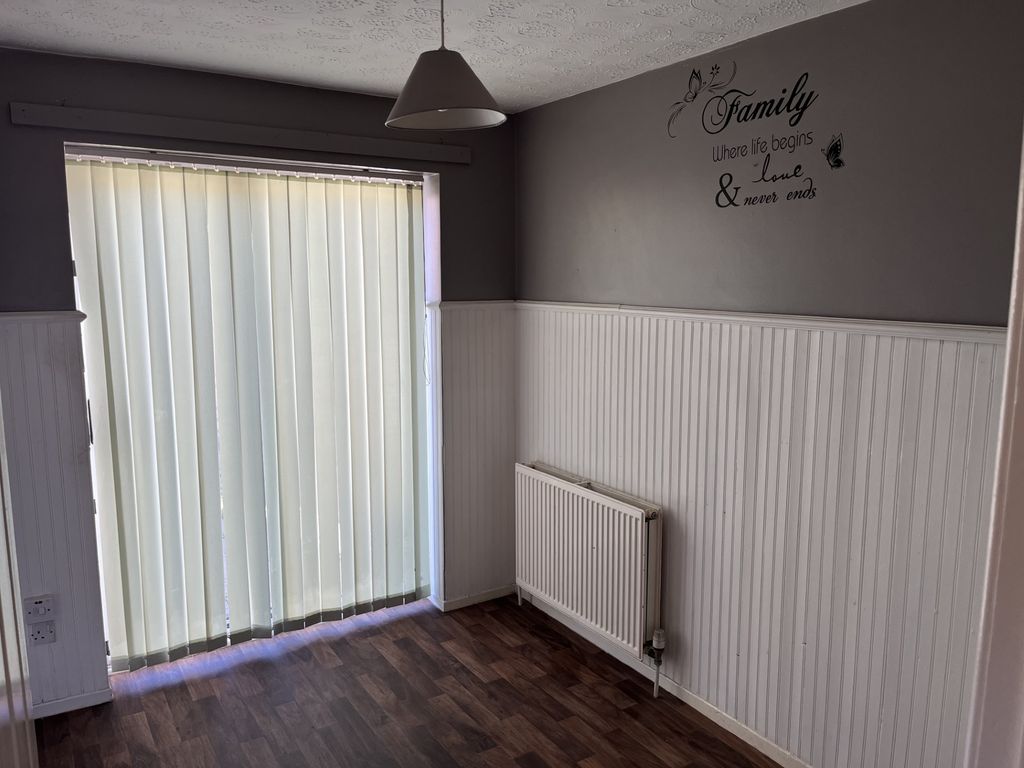 Property photo 3 of 11 Dining Area