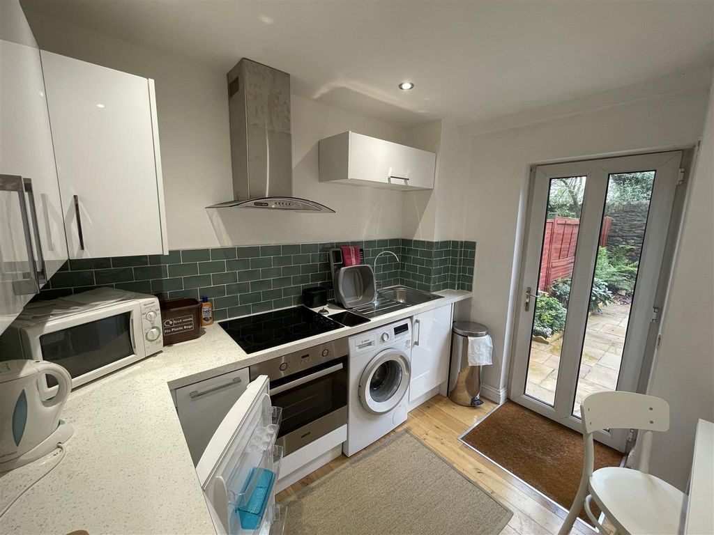 Property photo 3 of 10 Bright Modern Kitchen With Direct Garden Access...