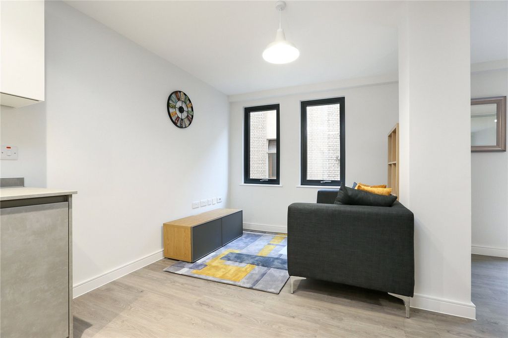 Property photo 3 of 8 Lounge Area