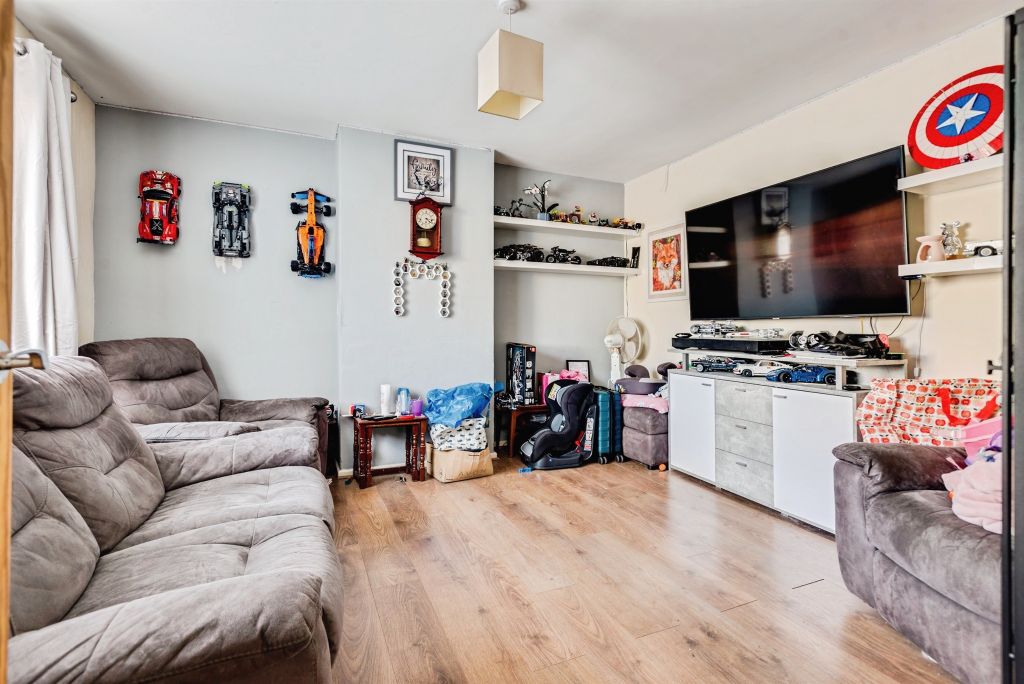 Property photo 2 of 11 Lounge