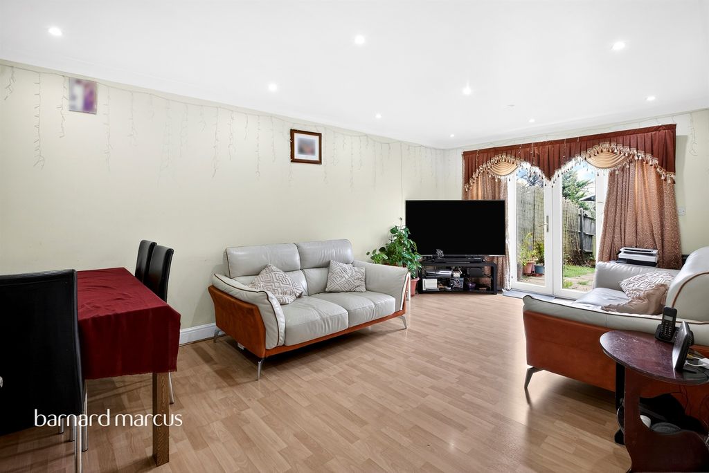 Property photo 2 of 9