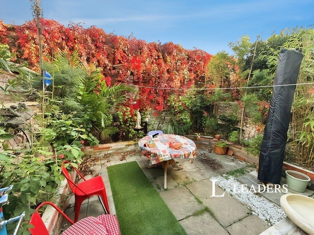 Property photo 1 of 6 Garden