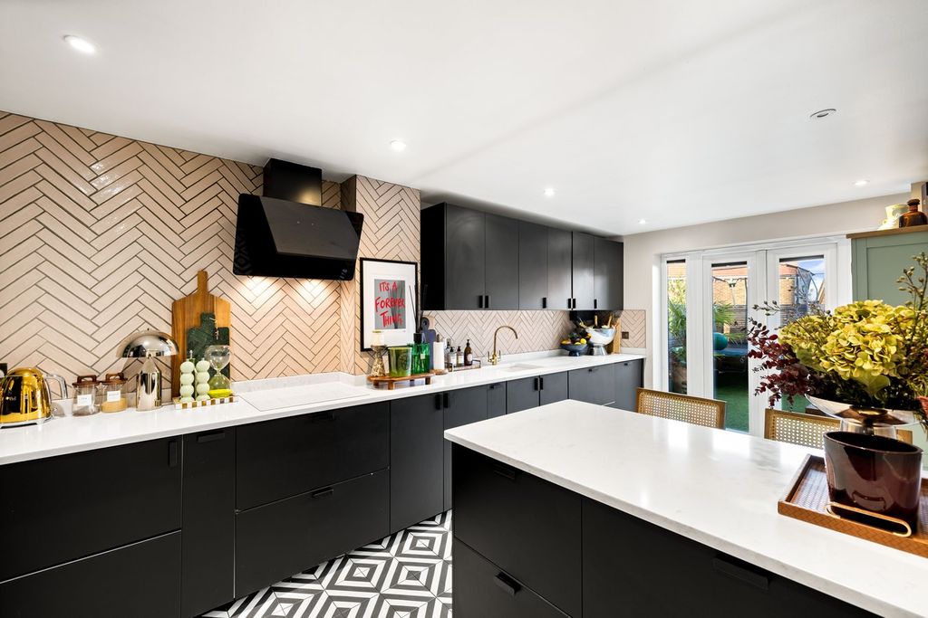 Property photo 3 of 23