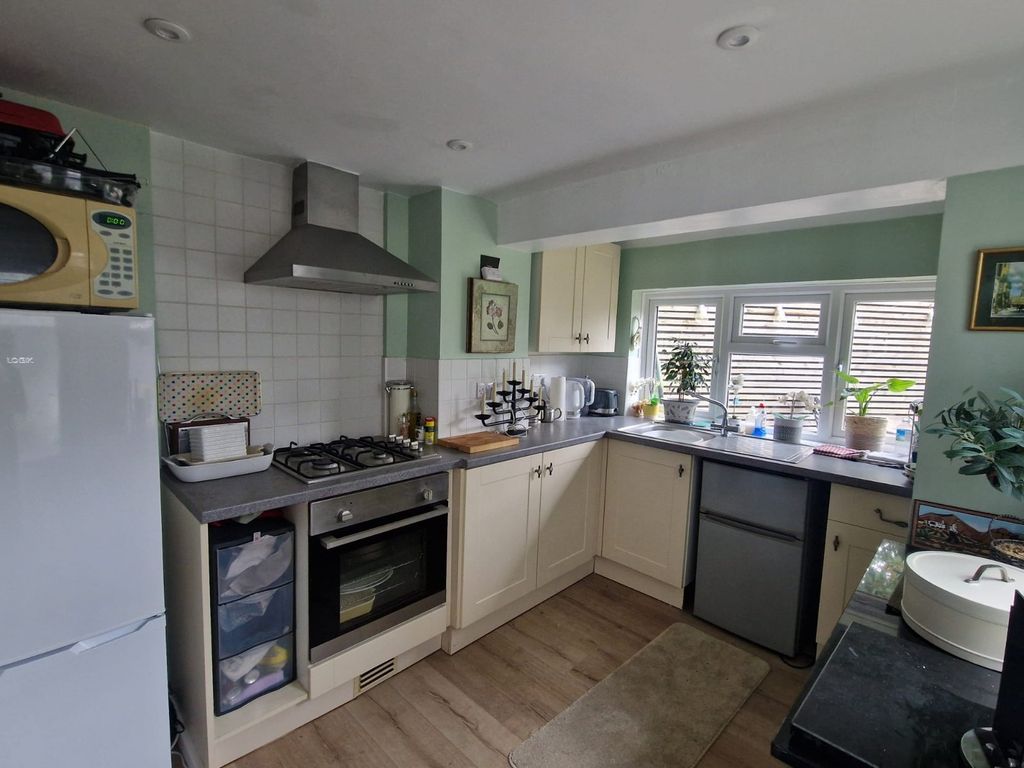 Property photo 3 of 16 Kitchen