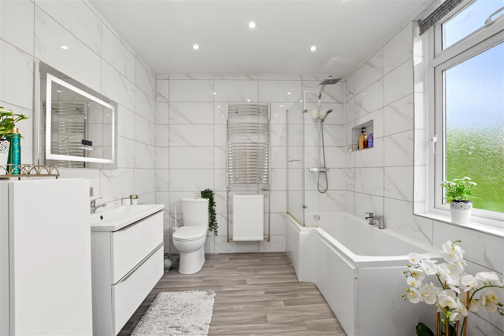 Property photo 3 of 15 Bathroom_2.Jpeg
