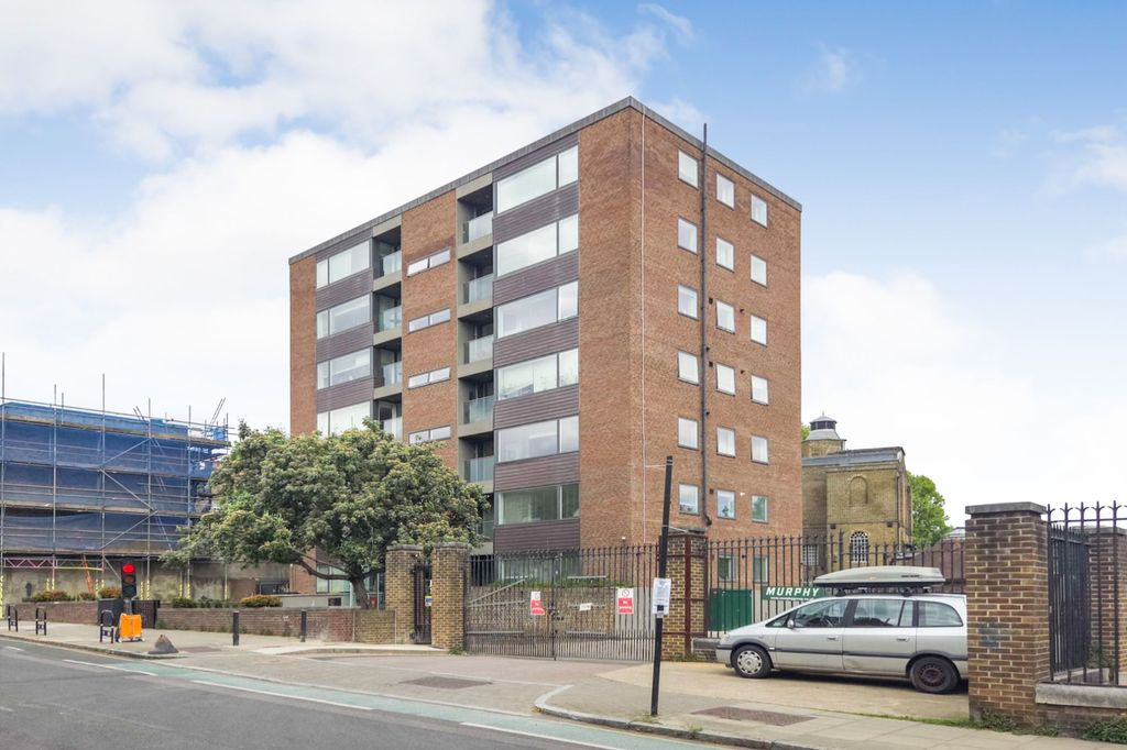 Property photo 2 of 14 Flat 12, Charles Allen House, 22 Amwell Street, Clerkenwell, London Ec1R 1Xu