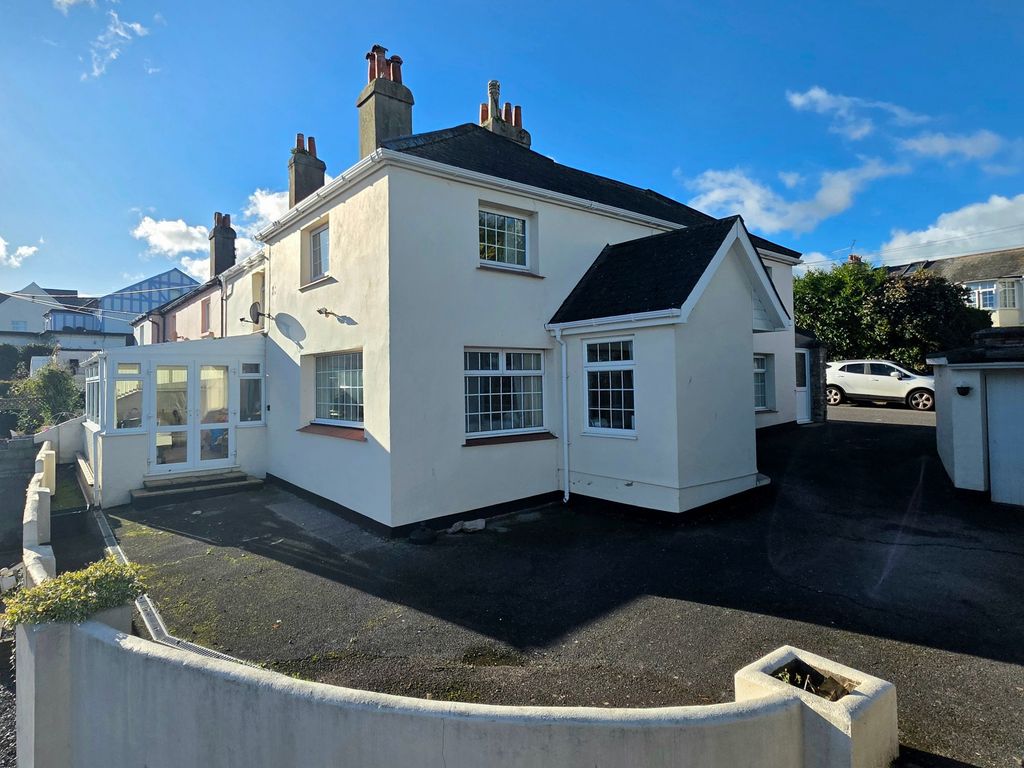 Property photo 3 of 45