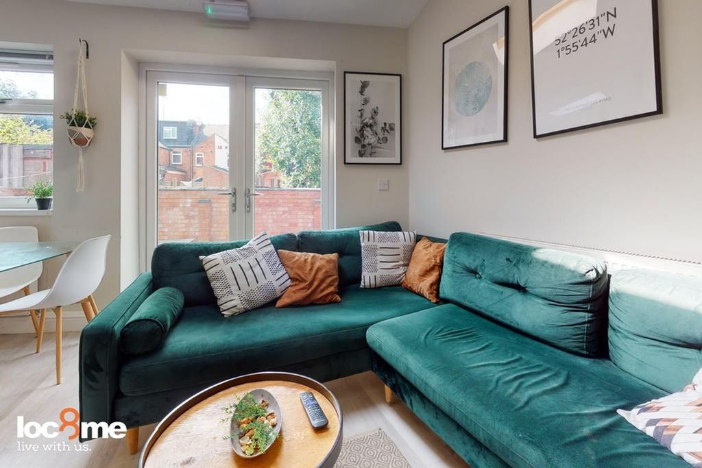 Property photo 3 of 13 A Stylish And Spacious Modern Living Room, Perfect...