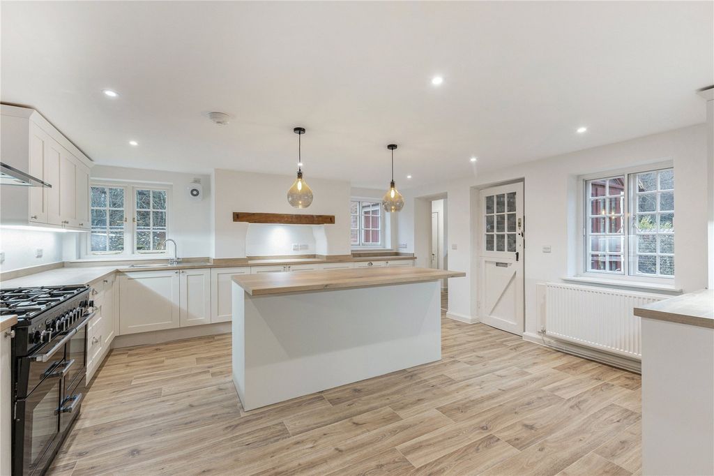 Property photo 2 of 26 Picture No. 13