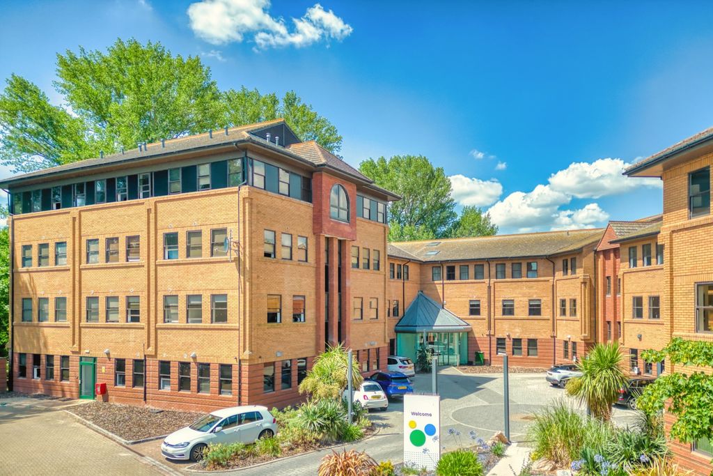 Property photo 1 of 12 Ewemove Taunton Waterside Place (1)