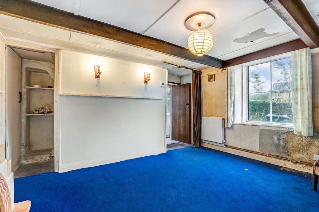 Property photo 3 of 12 Picture 3