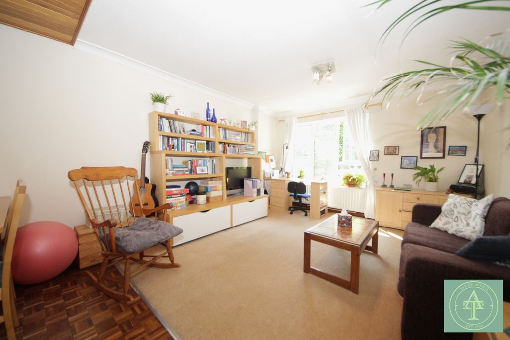 Property photo 3 of 16 Gallery