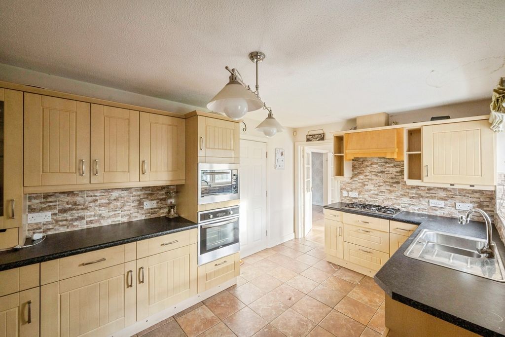 Property photo 3 of 13 Kitchen