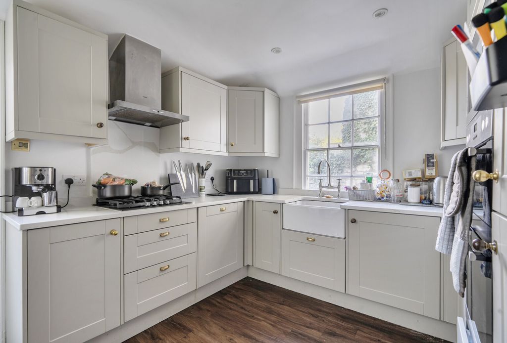 Property photo 2 of 10 Kitchen