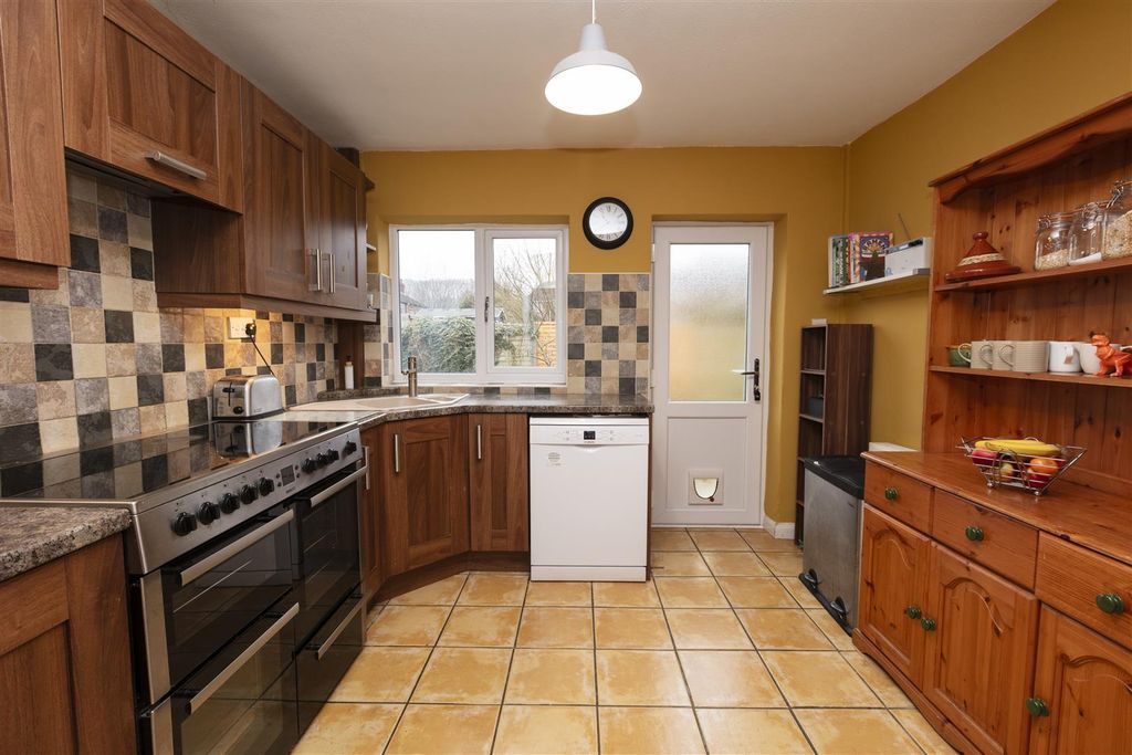 Property photo 3 of 24 Kitchen_02.Jpg
