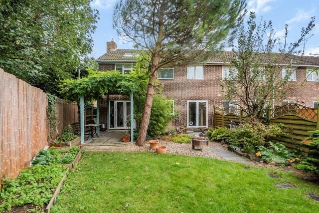 Property photo 3 of 10 Garden