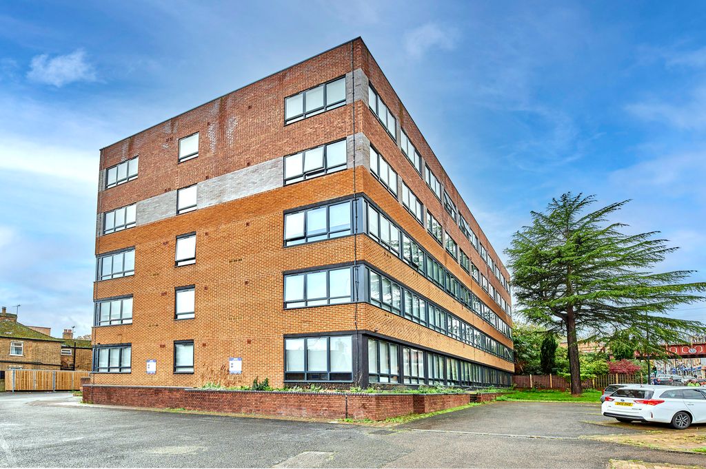 Property photo 2 of 8