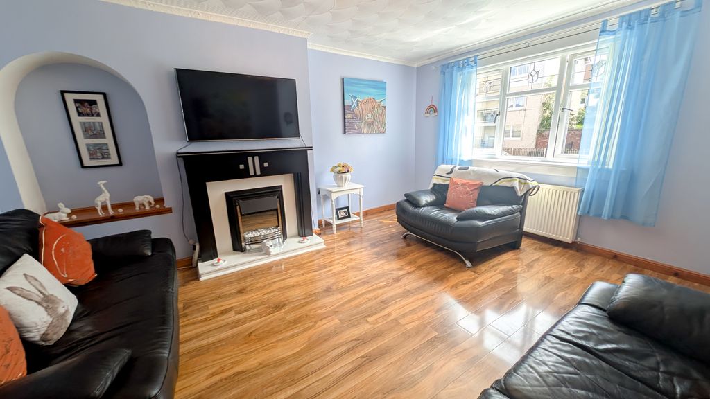 Property photo 3 of 14 Lounge