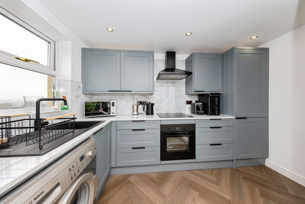 Property photo 3 of 22 Pbox-Img.Jpg