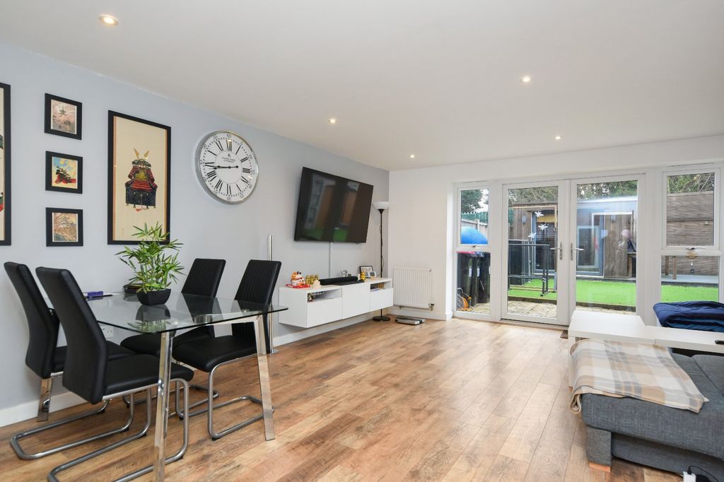 Property photo 2 of 28 Picture No. 17