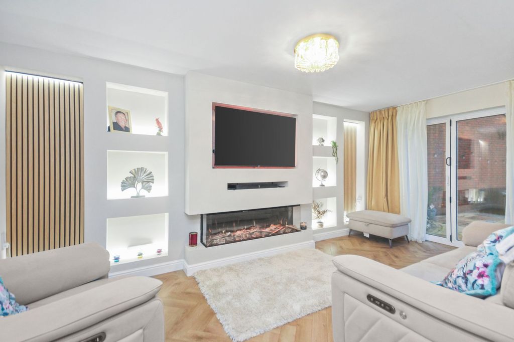 Property photo 2 of 39