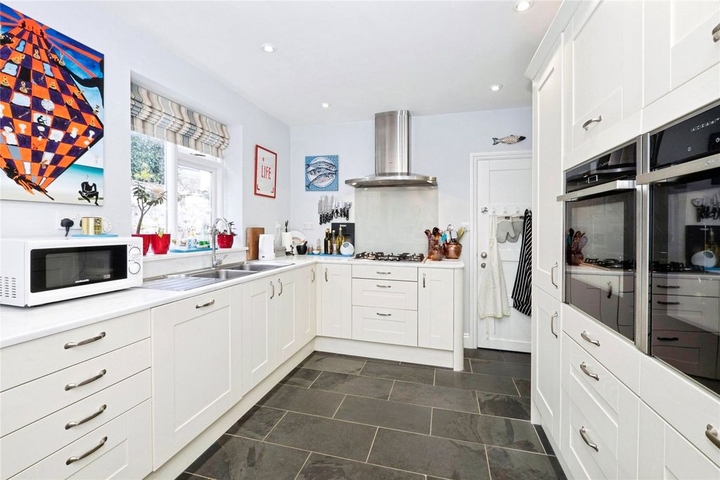 Property photo 2 of 23 Picture No. 33