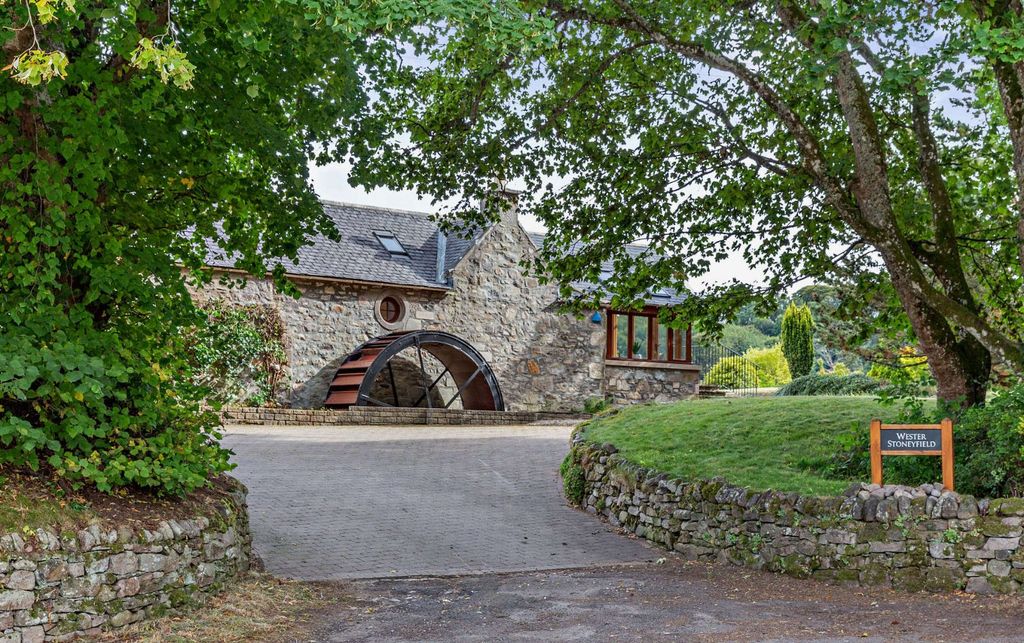 Property photo 3 of 33 Wester Stoneyfield