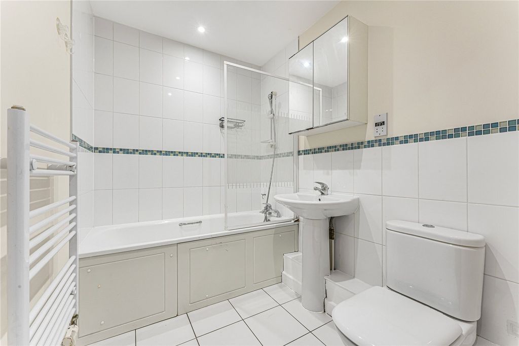 Property photo 3 of 16 Bathroom