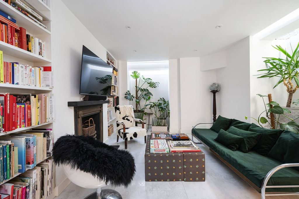 Property photo 1 of 18