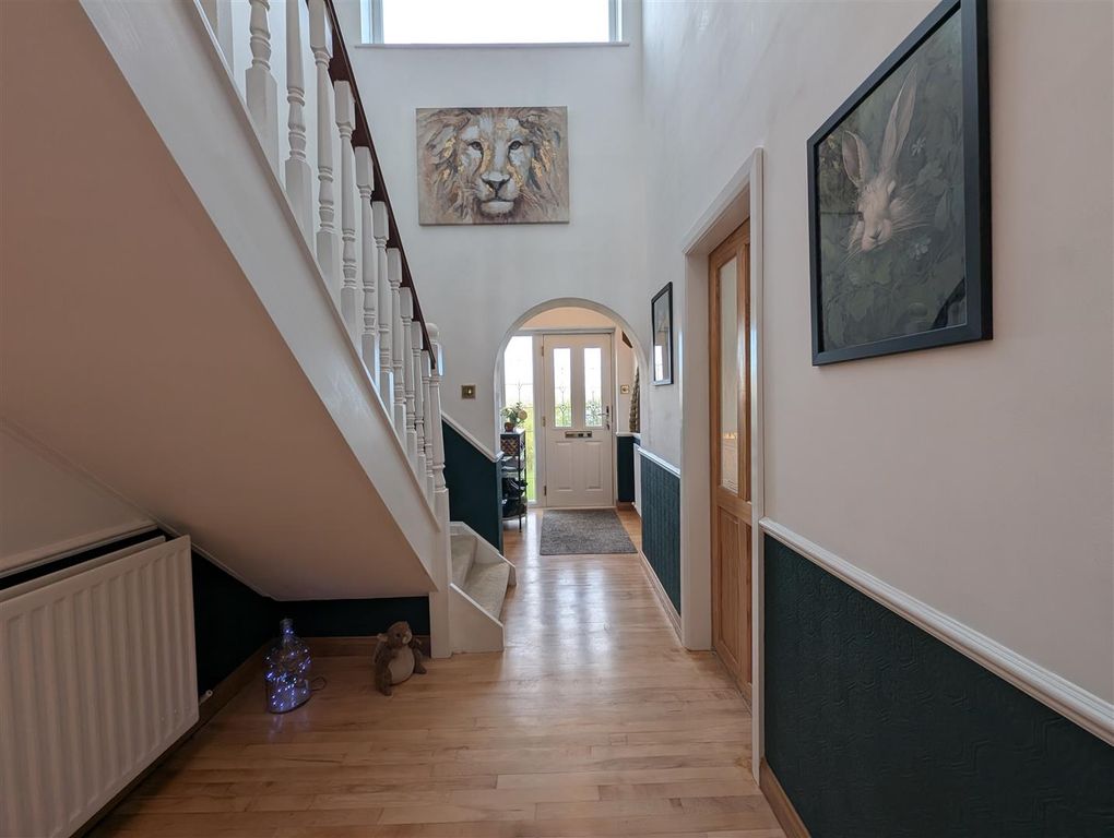 Property photo 2 of 26 Entrance Hall