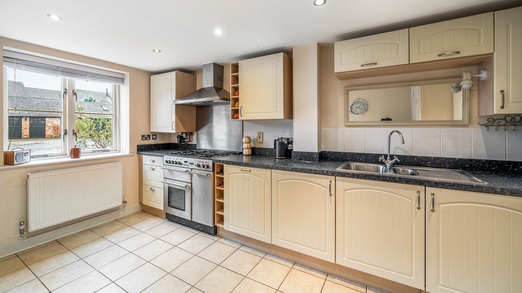Millers Croft, Malvern WR14, 2 bed barn conversion for sale, £300,000 ...