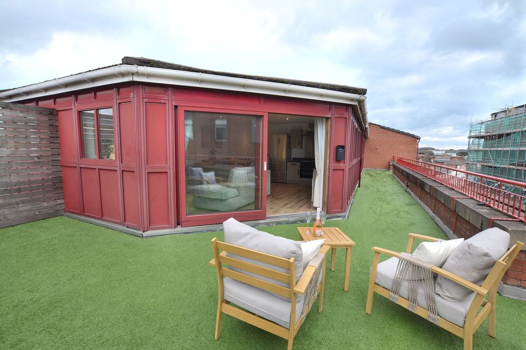 Property photo 2 of 28