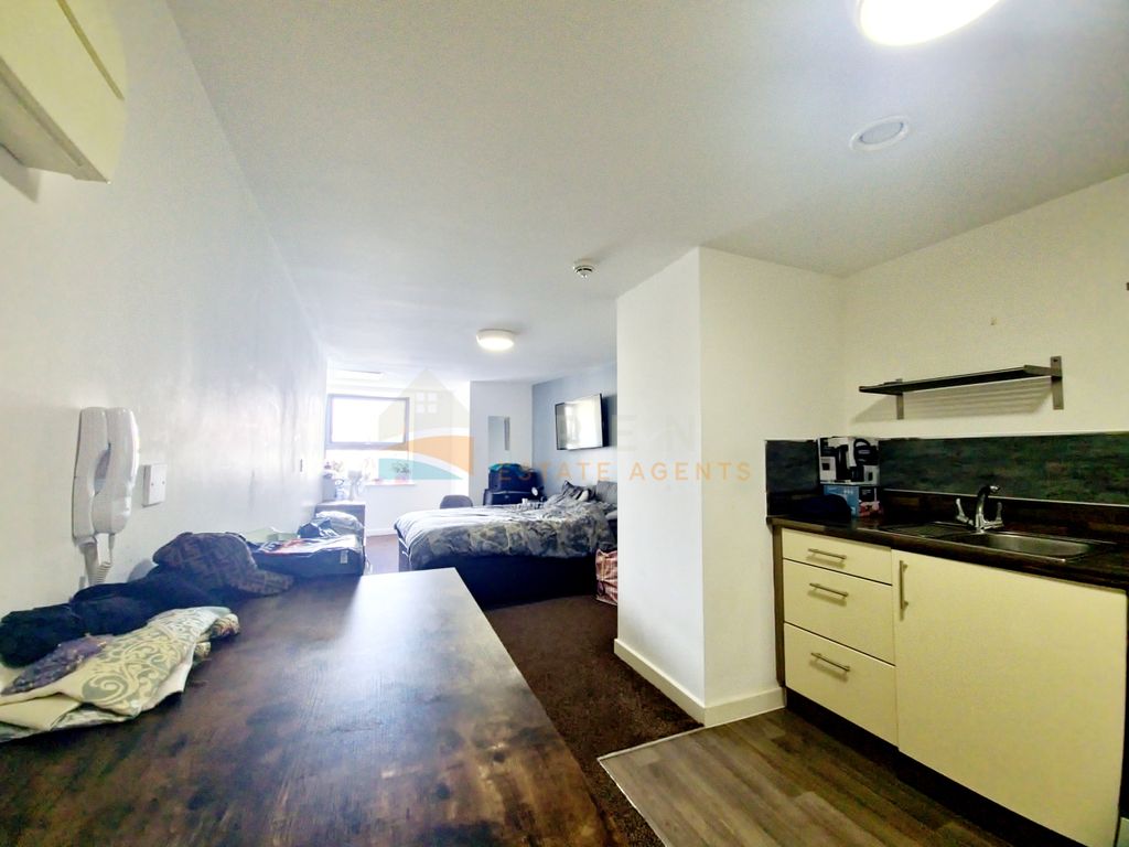 Property photo 1 of 7 Flat View 1