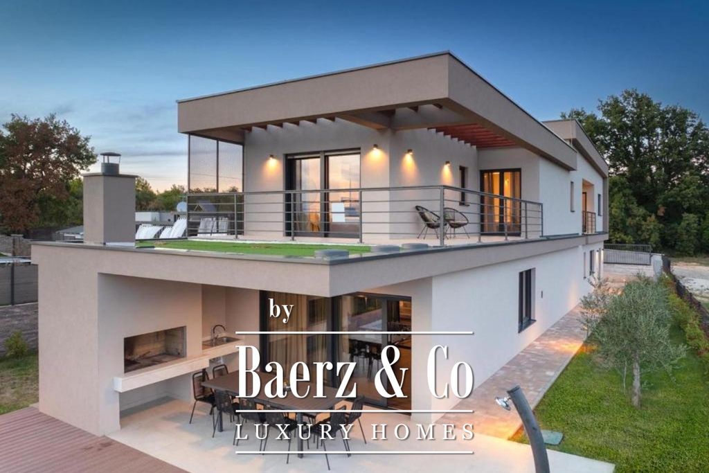 Property photo 2 of 33