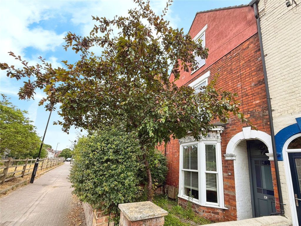 Property photo 1 of 16 Outside