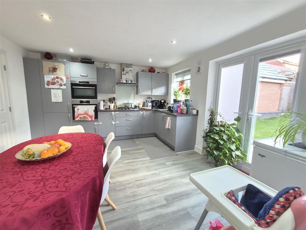 Property photo 2 of 15 Kitchen/Diner