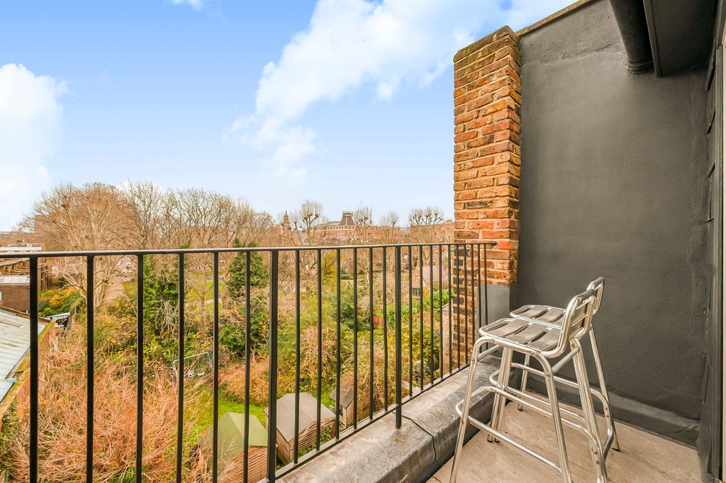 Property photo 3 of 12 Picture No. 02