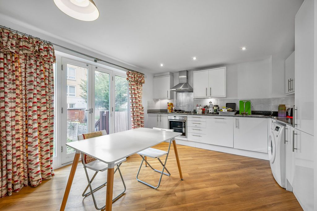 Property photo 2 of 24