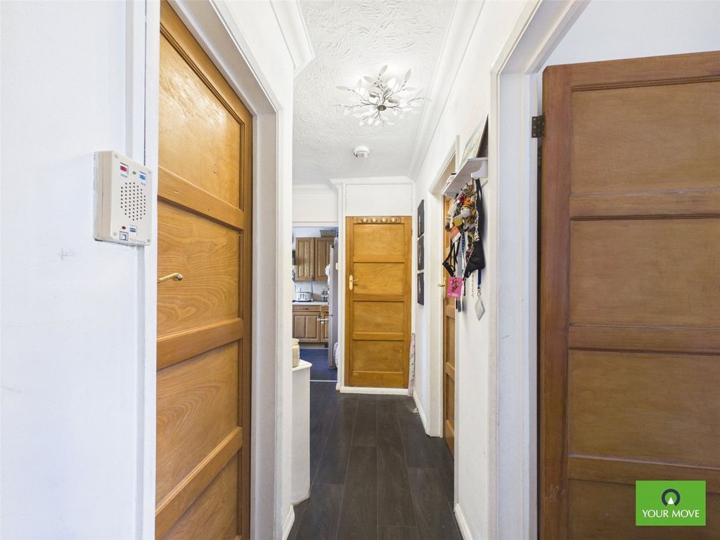 Property photo 2 of 7 Hallway