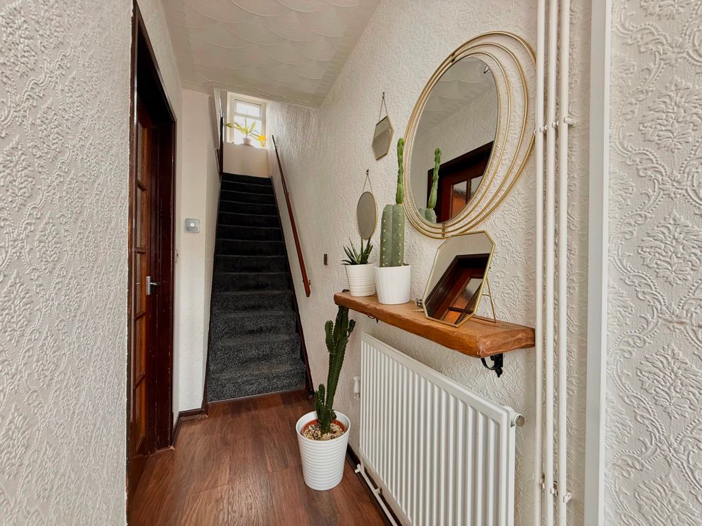 Property photo 2 of 25