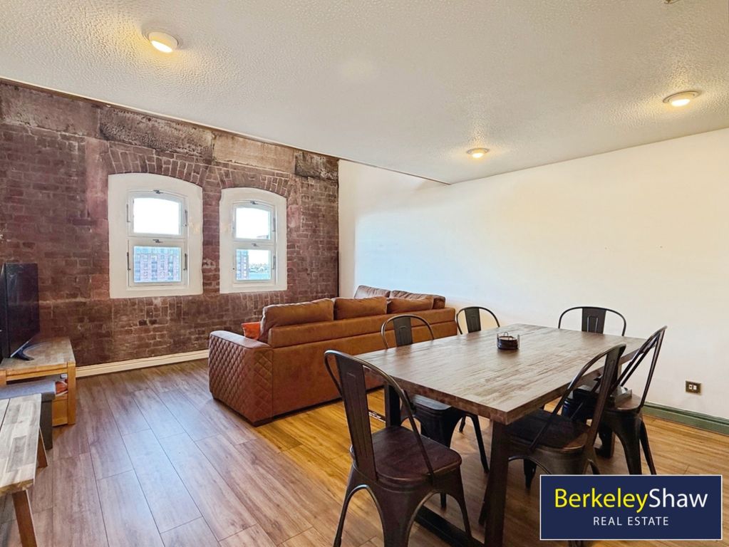 Property photo 2 of 24 Living/Dining Room