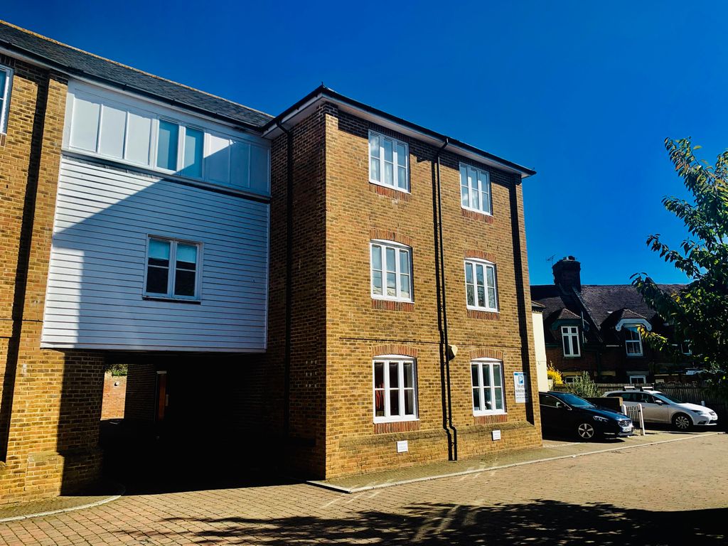 Property photo 2 of 8 Front