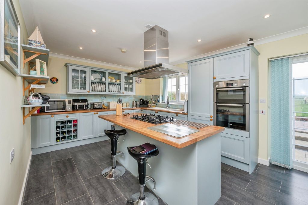 Property photo 2 of 29