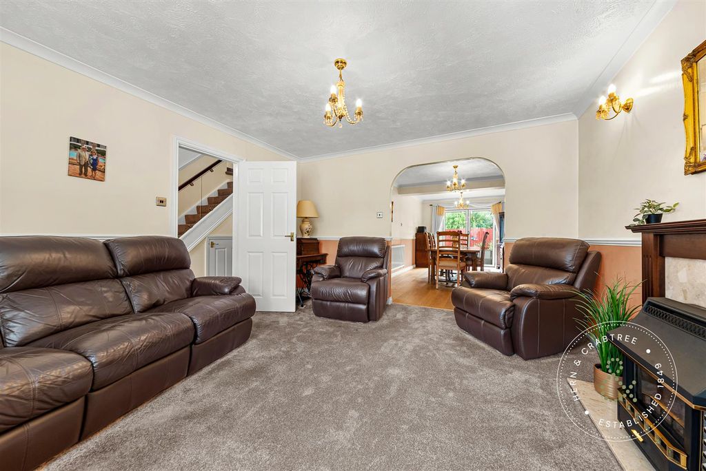 Property photo 3 of 40 Triscombe-Drive-33.Jpg