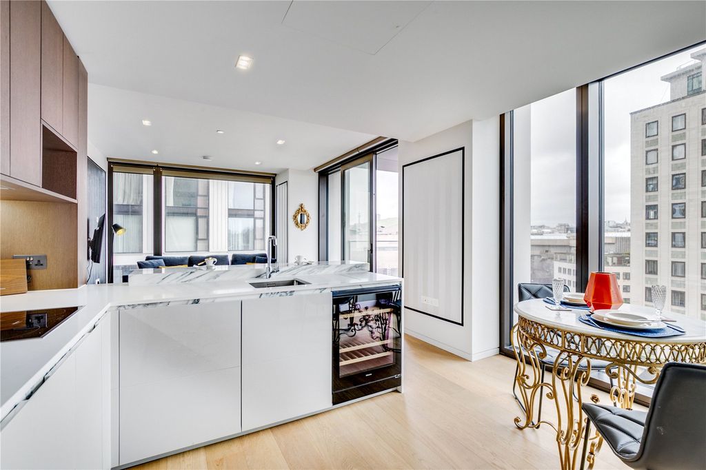 Property photo 2 of 11 Reception/Kitchen