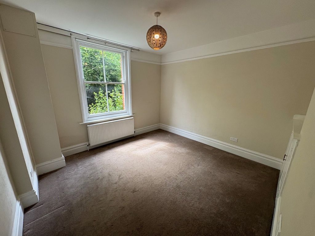 Property photo 3 of 8 Picture No. 12