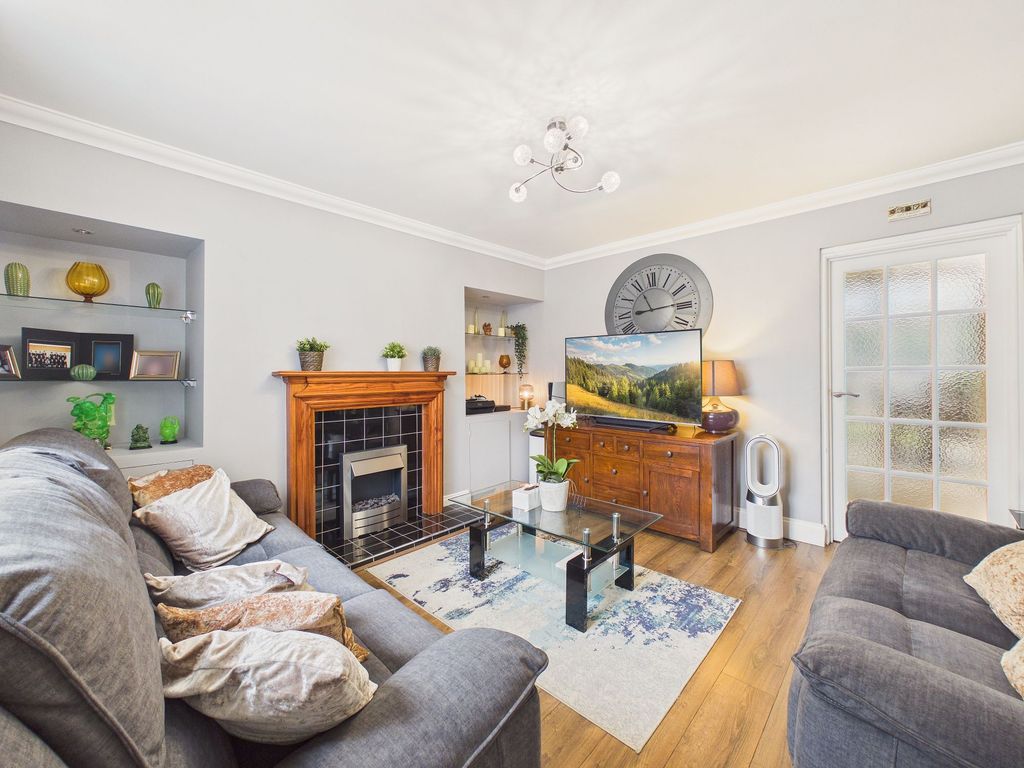 Property photo 2 of 13 Lounge