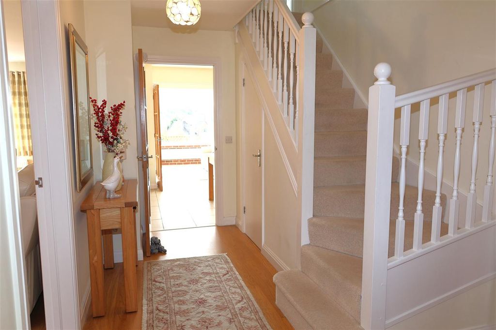 Property photo 3 of 18 Hallway