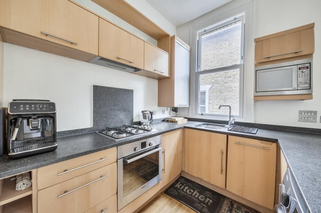 Property photo 3 of 10 Kitchen